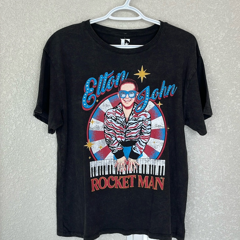 Elton John Rocket Man Graphic Tee Womens Size Small 100% Cotton Short Sleeve